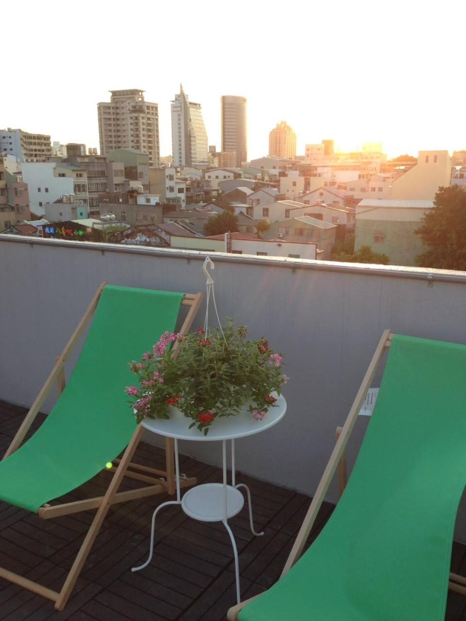 Loft18 Hostel Tainan Extérieur photo